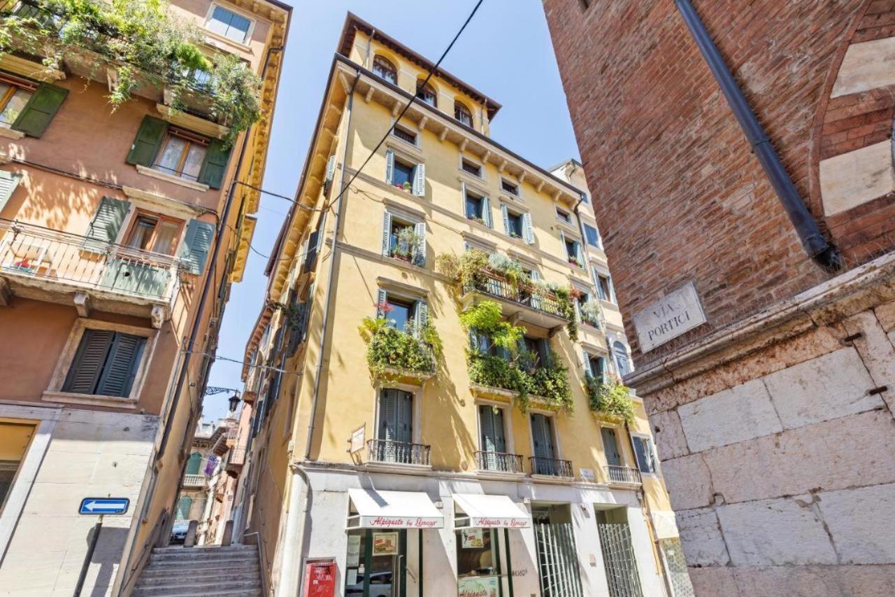Verona Centro Piazza Erbe Exteriér fotografie